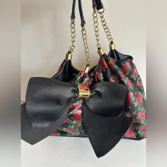 Betsey Johnson Oversized Bow Chain Drop Handle Red Roses Slouchy Hobo Bag - Picture 1 of 16